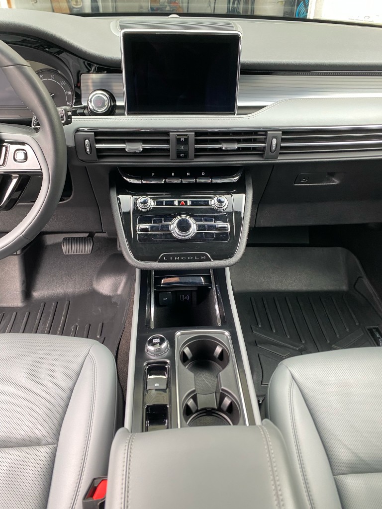 Lincoln interior detail - center console